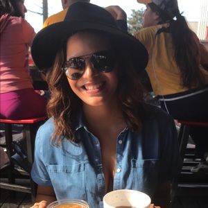 Meet your Posher, Scarlett